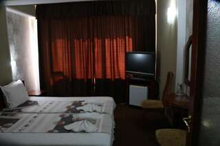 Отель Shipka IT Hotel Шипка Двухместный номер с 1 кроватью или 2 отдельными кроватями-1